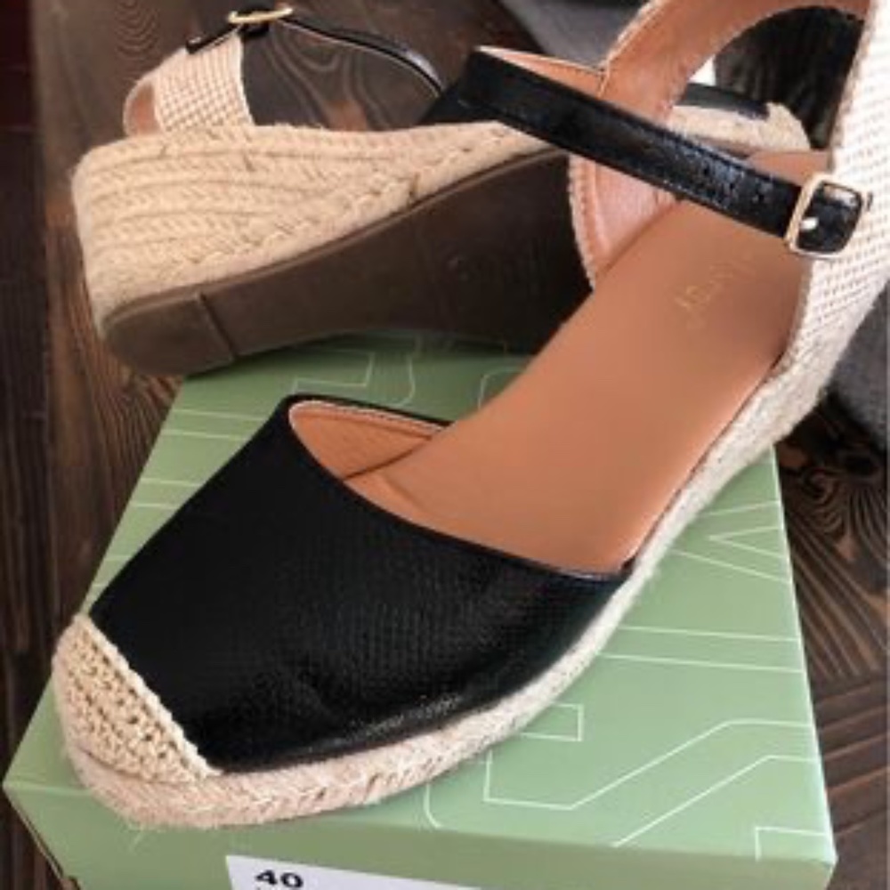 Wedge sandals